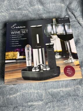 rabbit 8-Piece Electric Wine Set - Black